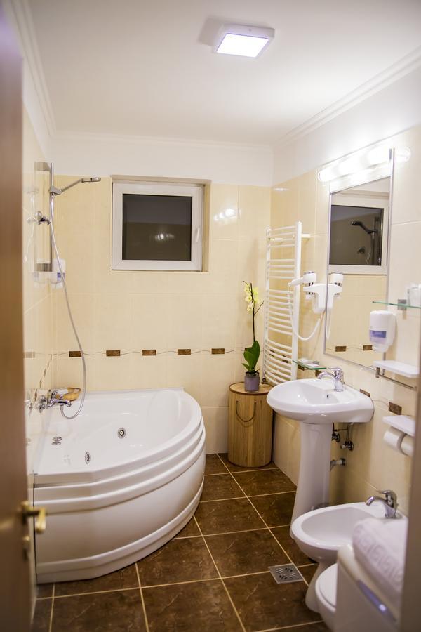 Business Class Apartment Cluj Napoca Bagian luar foto