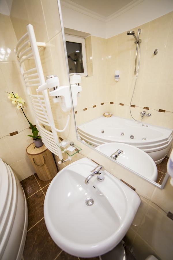 Business Class Apartment Cluj Napoca Bagian luar foto