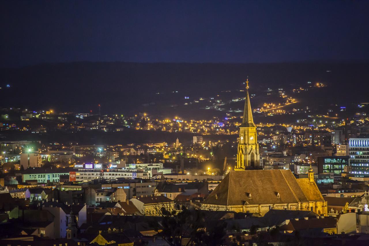 Business Class Apartment Cluj Napoca Bagian luar foto
