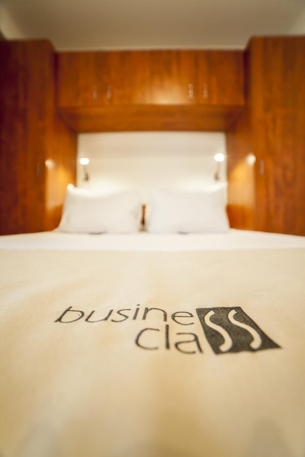 Business Class Apartment Cluj Napoca Bagian luar foto